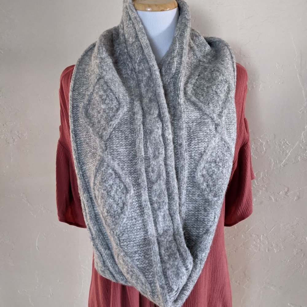 2/$18 NWOT Old Navy Cable Knit Infinity Funnel Scarf